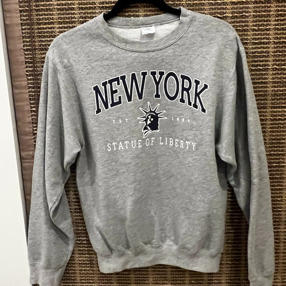 NY Statue of Liberty Sweatshirt Size Small
